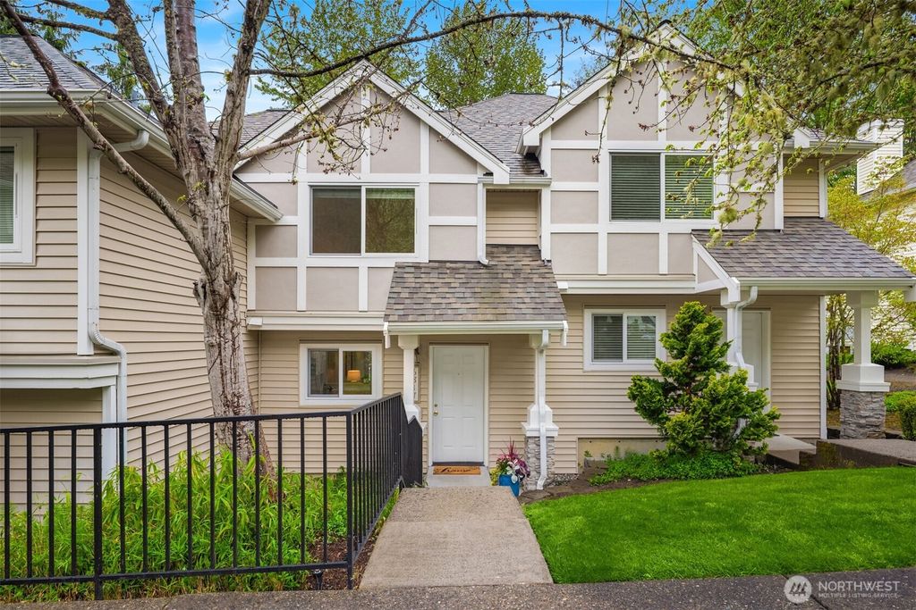 Photo of 6817 SE Cougar Mountain Way, Bellevue, WA 98006 (MLS # 2369362)