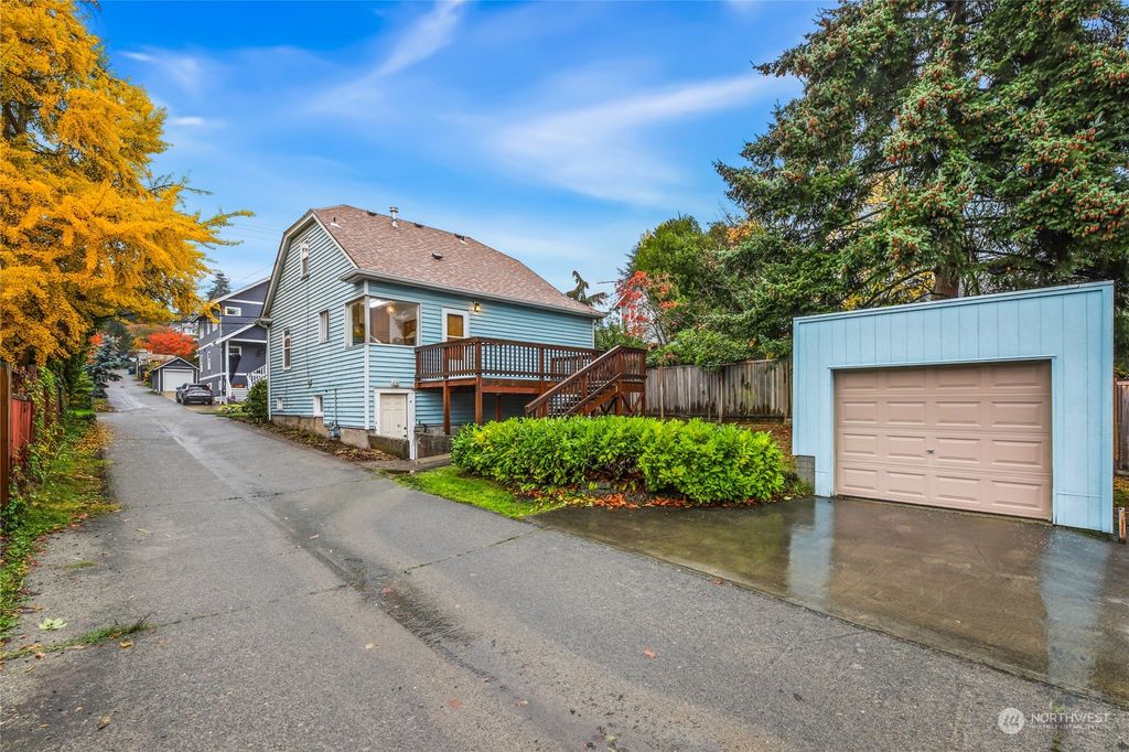 Photo of 6714 Fremont Avenue N, Seattle, WA 98103 (MLS # 2307728)