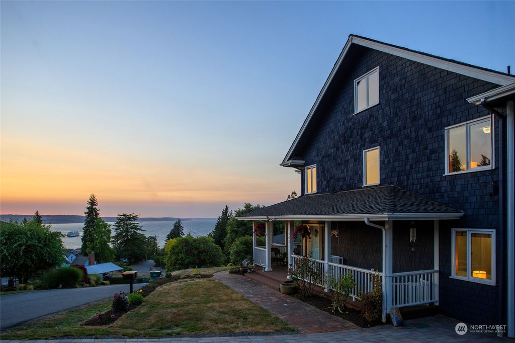 Photo of 406 LaMar Drive, Mukilteo, WA 98275 (MLS # 2154610)