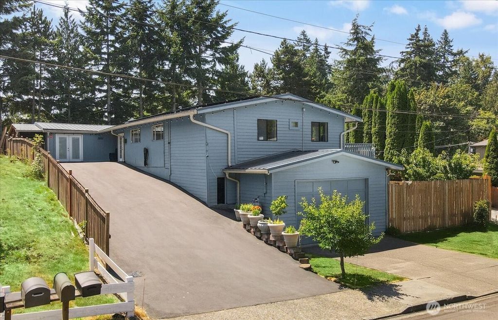 Photo of 7801 NE 133rd Place, Kirkland, WA 98034 (MLS # 2411337)
