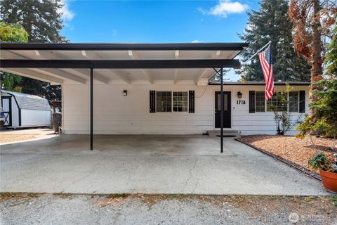 Photo of 1718 8th St St NE, East Wenatchee, WA 98802 (MLS # 2436630)
