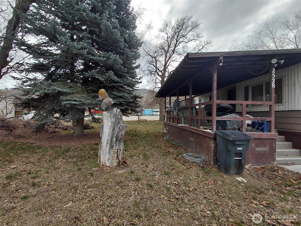 Photo of 2528 Monroe Avenue, Bridgeport, WA 98813 (MLS # 2498303)