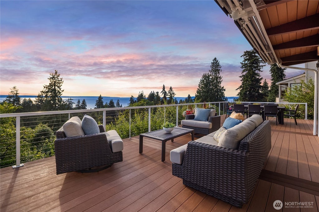 Photo of 19520 94th Place W, Edmonds, WA 98020 (MLS # 2553205)