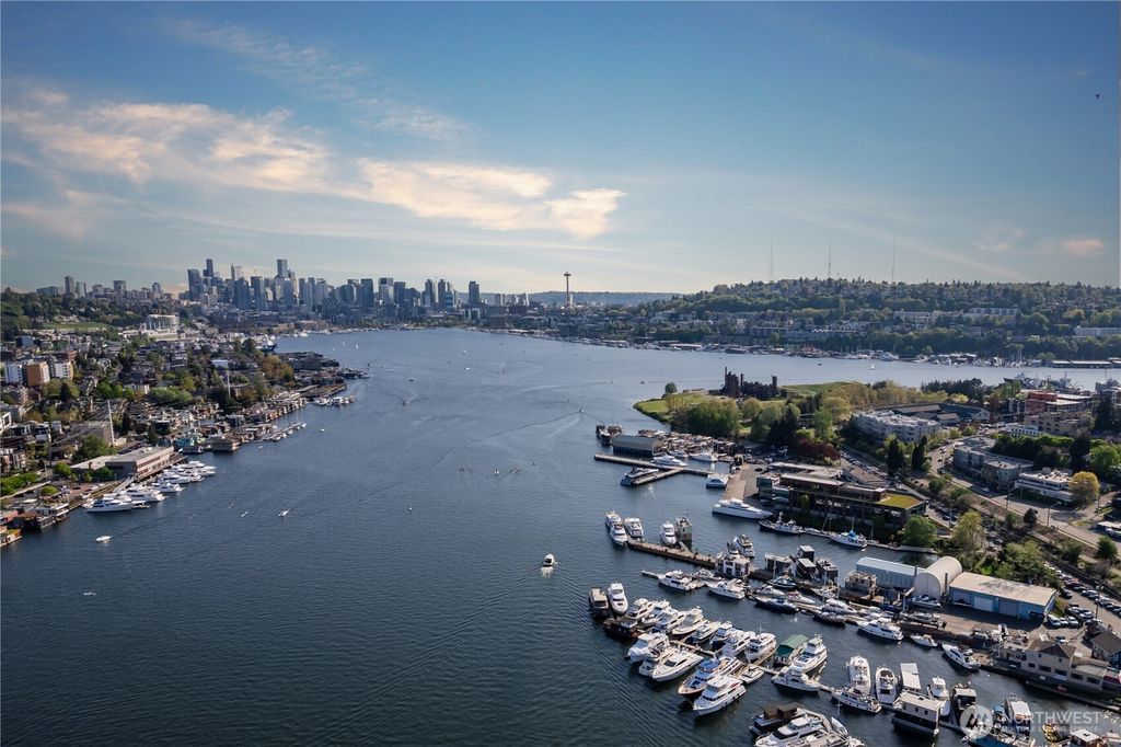 Photo of 2309 N Northlake Way #7, Seattle, WA 98103 (MLS # 2486718)