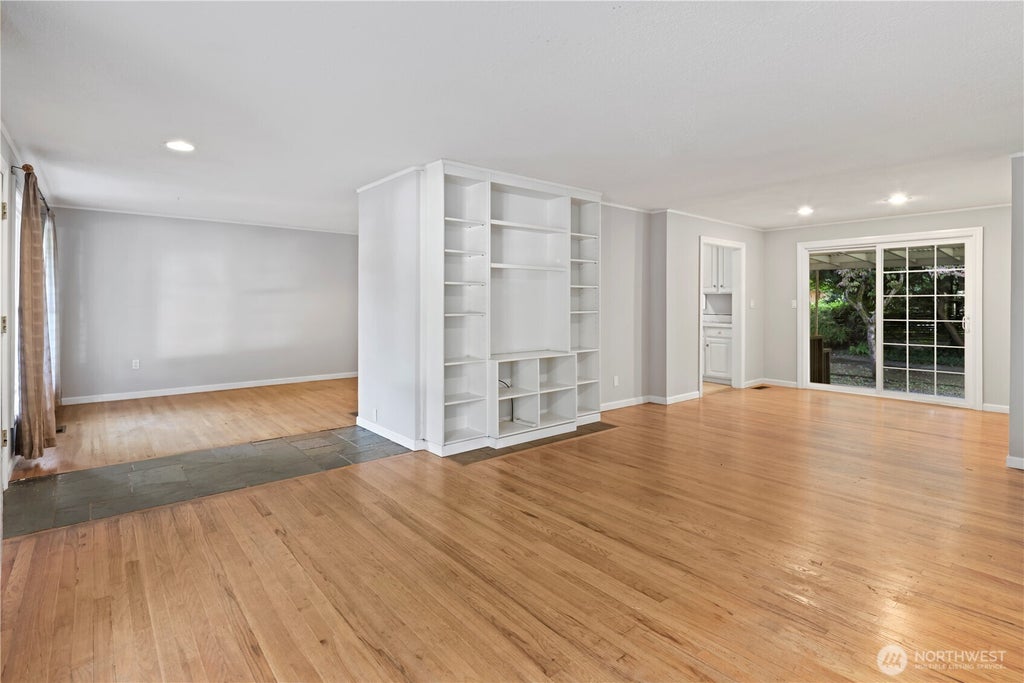 Photo of 15415 64th Avenue NE, Kenmore, WA 98028 (MLS # 2547796)
