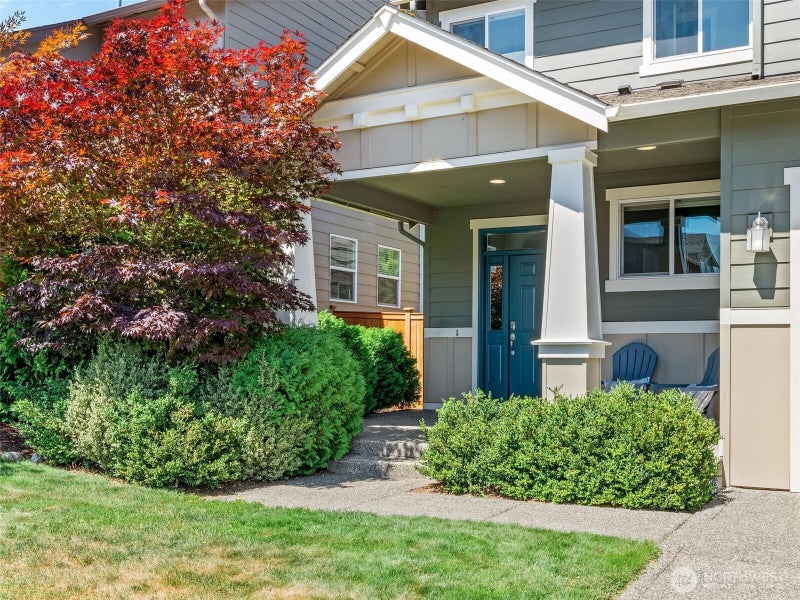 1942 Claret Loop NW