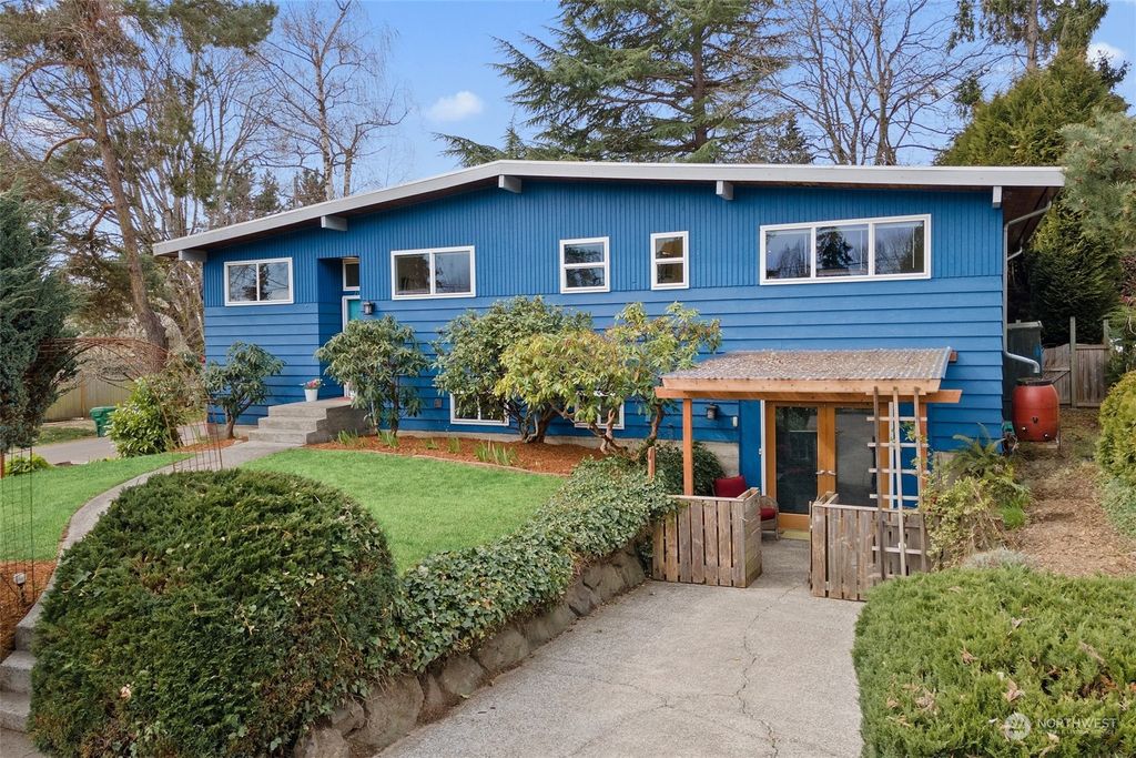 Photo of 10655 32nd Avenue SW, Seattle, WA 98146 (MLS # 2049901)