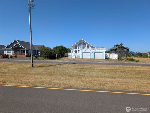 Photo of 1249 E Ocean Shores Boulevard SW, Ocean Shores, WA 98569 (MLS # 2382959)