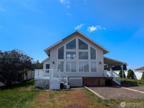 Photo of 1249 E Ocean Shores Boulevard SW, Ocean Shores, WA 98569 (MLS # 2382959)