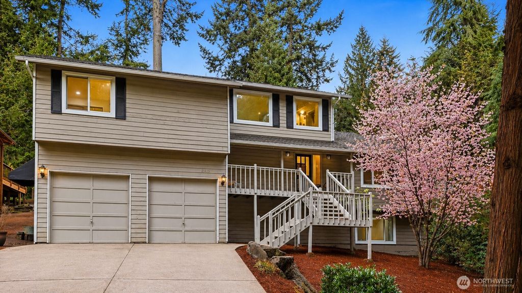 Photo of 21633 NE 29th St St, Sammamish, WA 98074 (MLS # 2512923)