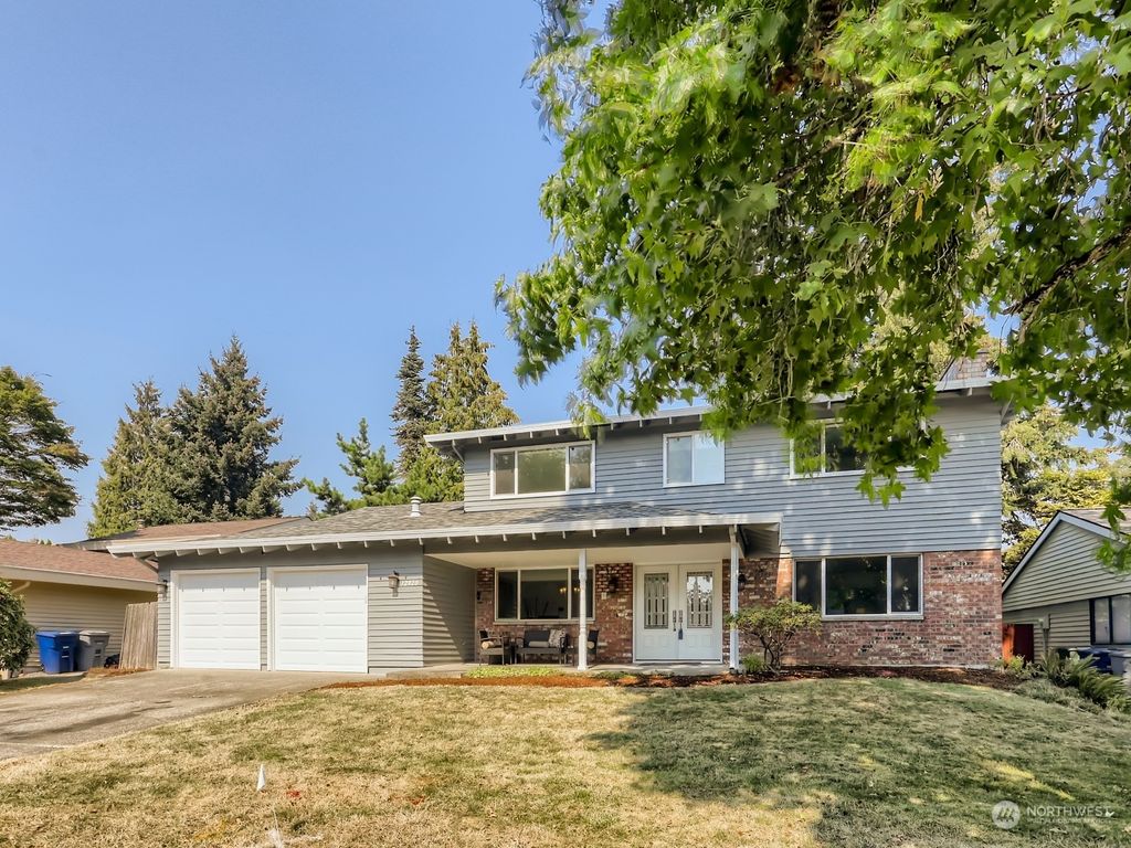 Photo of 12920 SE 68th Street, Bellevue, WA 98006 (MLS # 1989462)