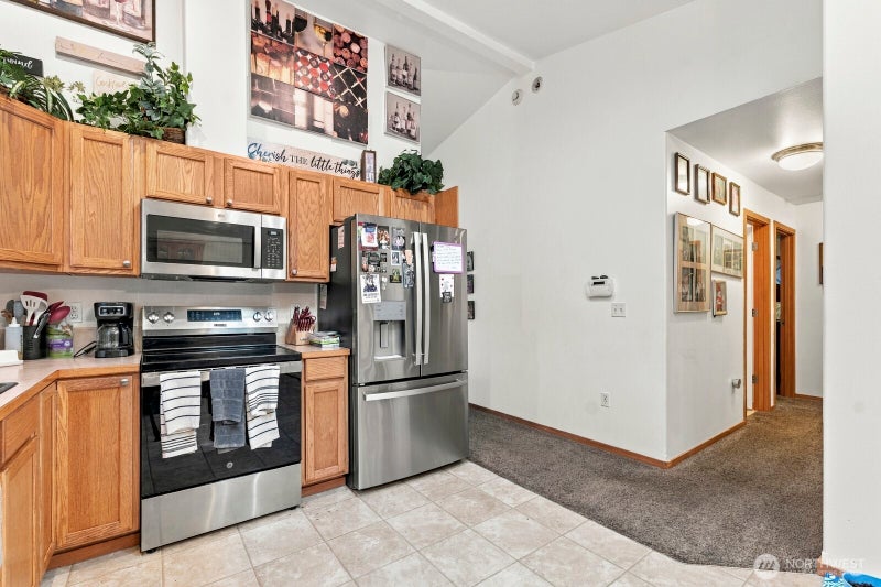 31 E Ketron Place W
