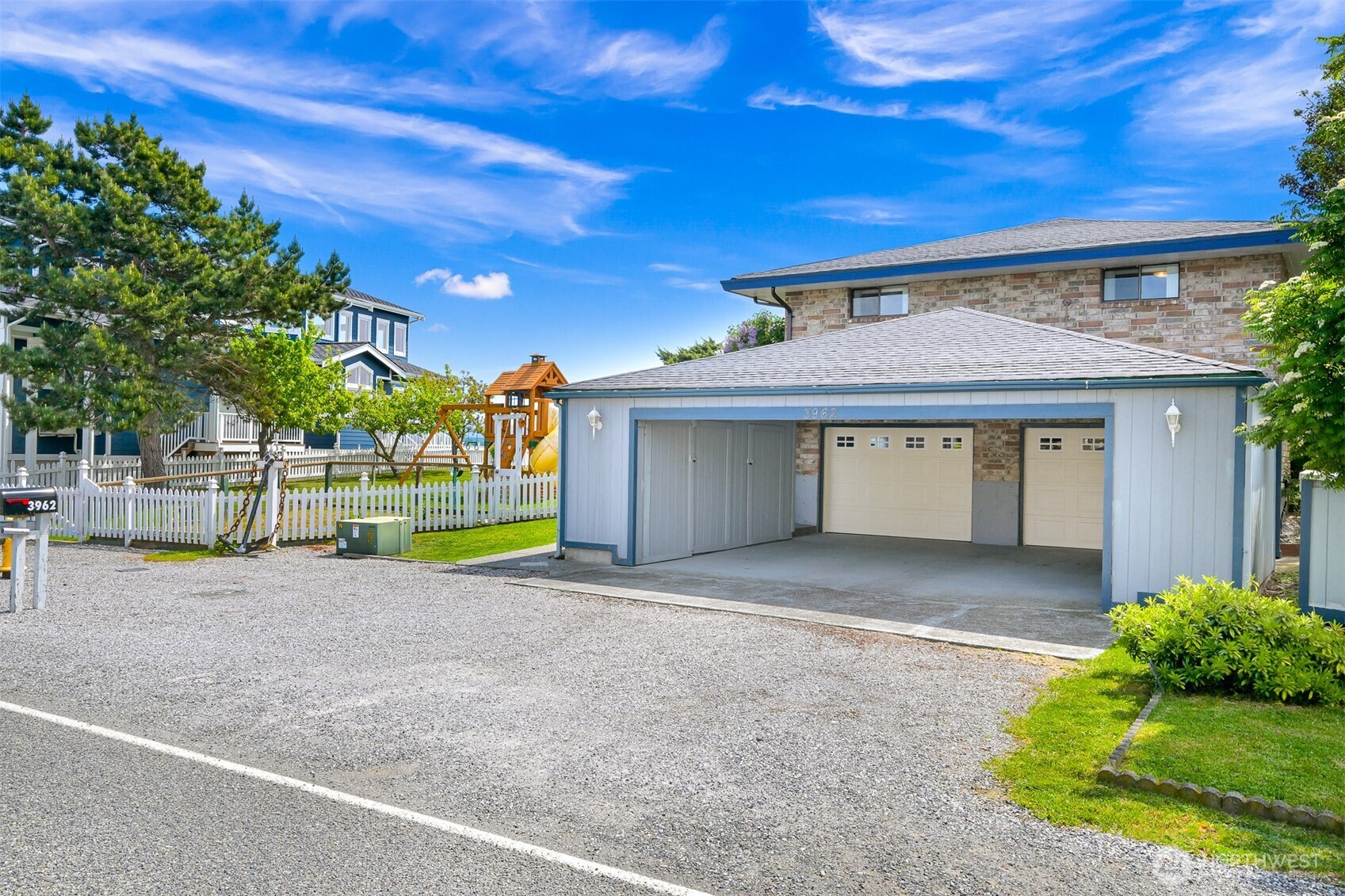3962 Saltspring Drive