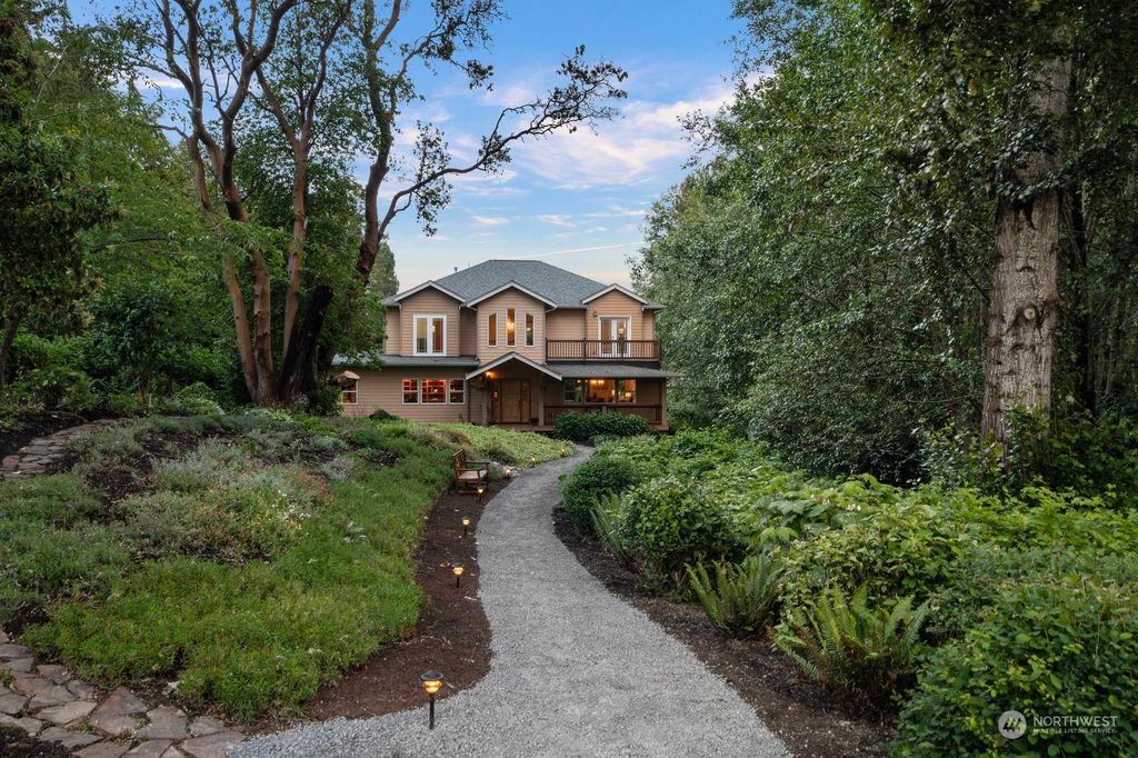 Photo of 14730 75th Avenue NE, Kenmore, WA 98028 (MLS # 2286798)