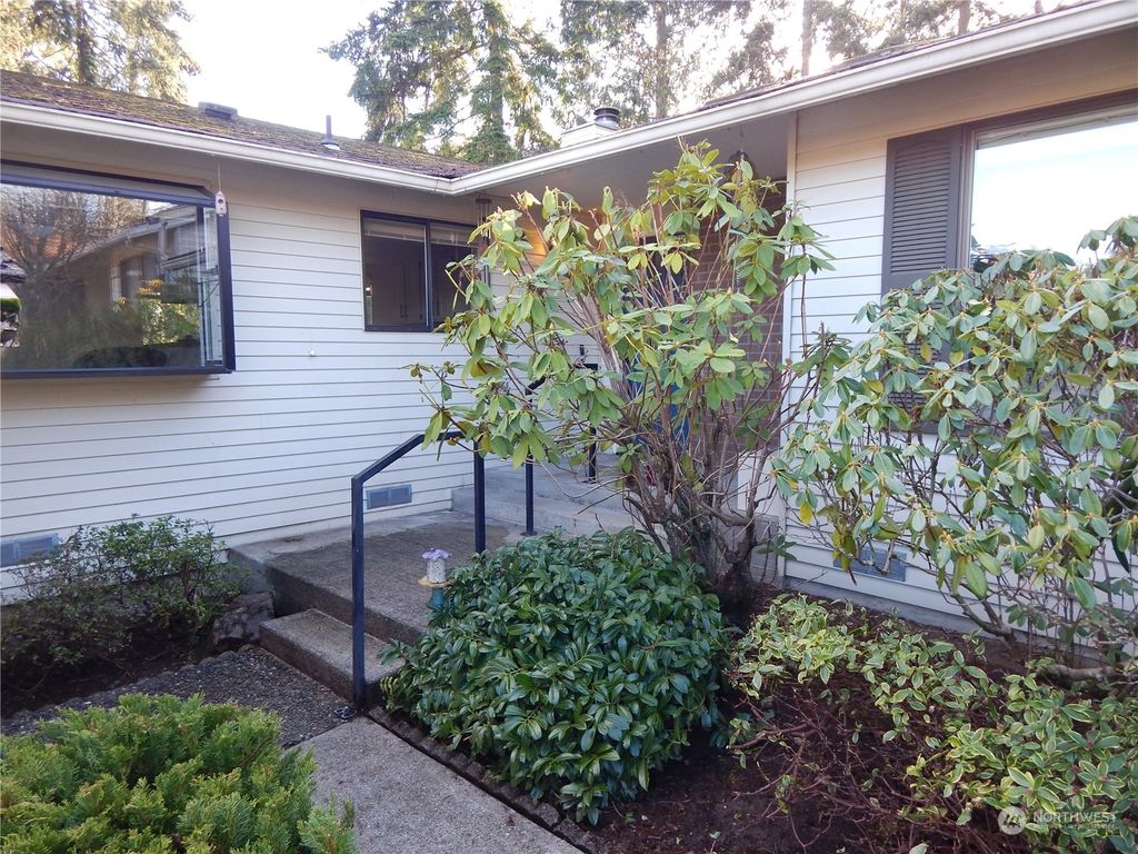 Photo of 24833 9th Place S, Des Moines, WA 98198 (MLS # 2326434)