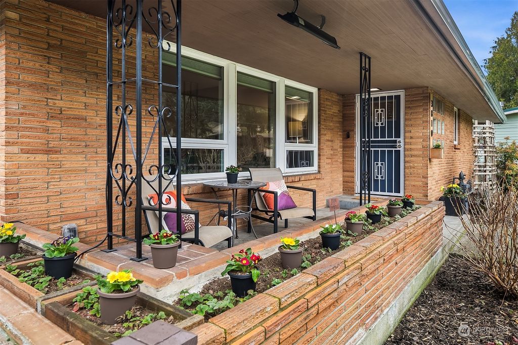 Photo of 3810 NE 178th Street, Lake Forest Park, WA 98155 (MLS # 2197513)