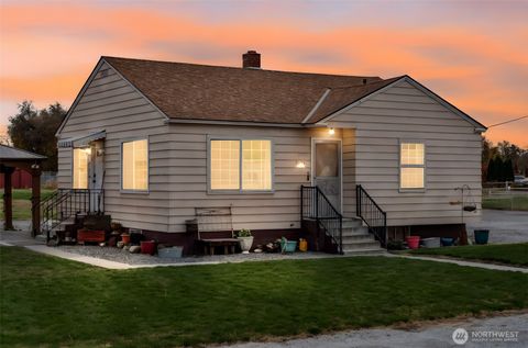 Photo of 3204 W Yakima Street, Pasco, WA 99301 (MLS # 2455659)