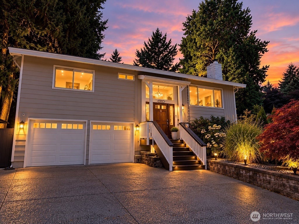 Photo of 10929 NE 116th Place, Kirkland, WA 98034 (MLS # 2589918)