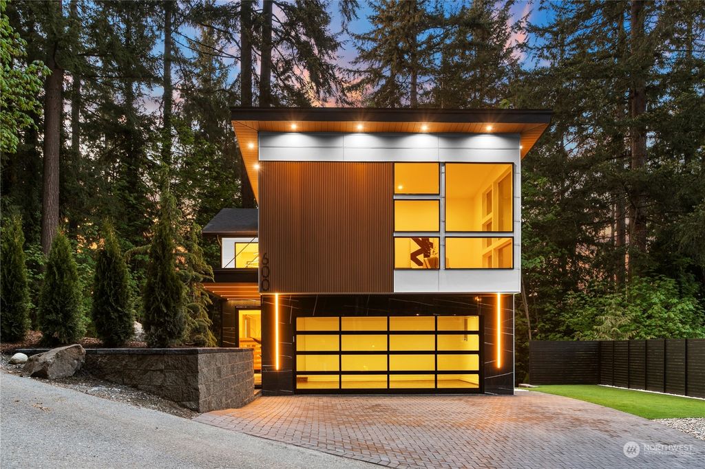 Photo of 600 SW Ellerwood Street, Issaquah, WA 98027 (MLS # 2245330)