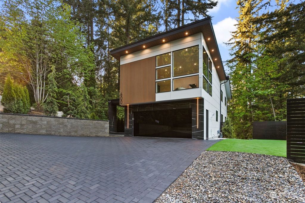 Photo of 600 SW Ellerwood Street, Issaquah, WA 98027 (MLS # 2245330)