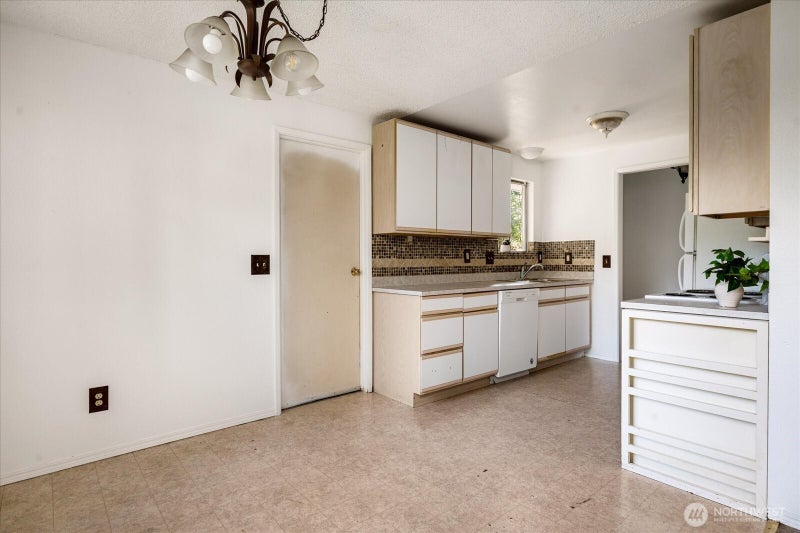 4511 Woodland Circle
