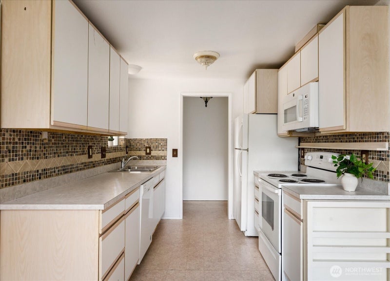 4511 Woodland Circle