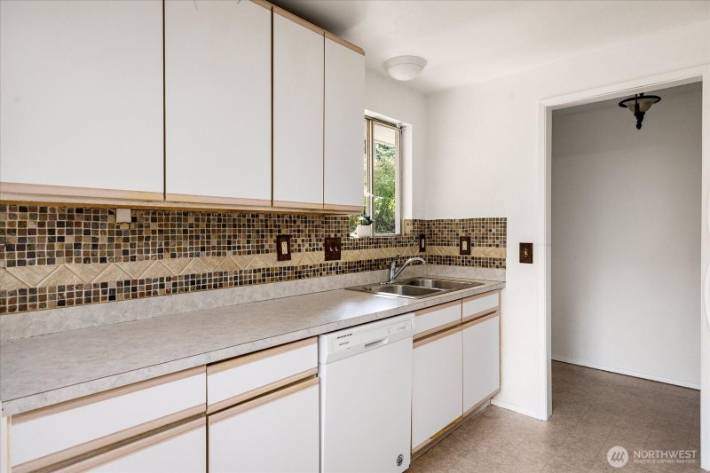 4511 Woodland Circle