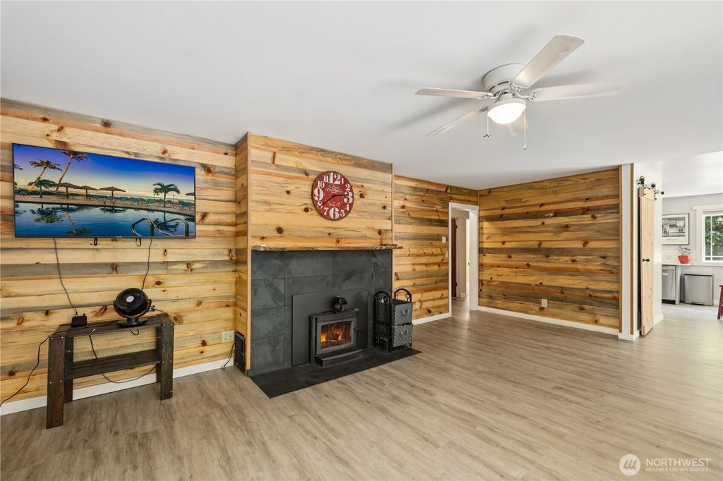 Photo of 902 W Stanley Street, Granite Falls, WA 98252 (MLS # 2372976)