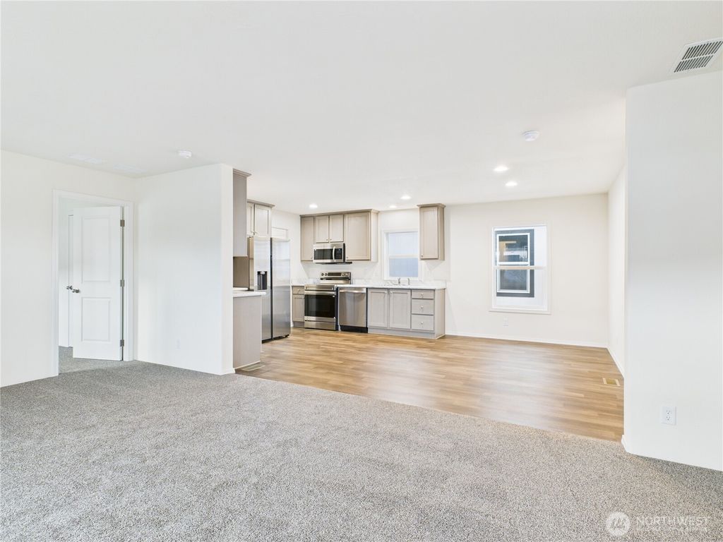 Photo of 401 2nd Street SW, Rock Island, WA 98850 (MLS # 2477870)