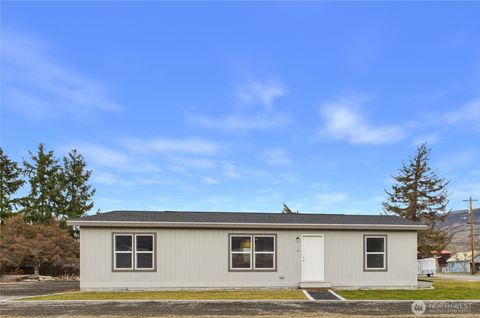 Photo of 401 2nd Street SW, Rock Island, WA 98850 (MLS # 2477870)