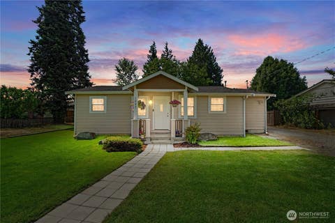 Photo of 1002 8th Street NE, Auburn, WA 98002 (MLS # 2555051)