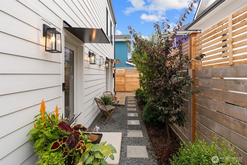 Photo of 128 28th Ave Ave #B, Seattle, WA 98122 (MLS # 2340144)