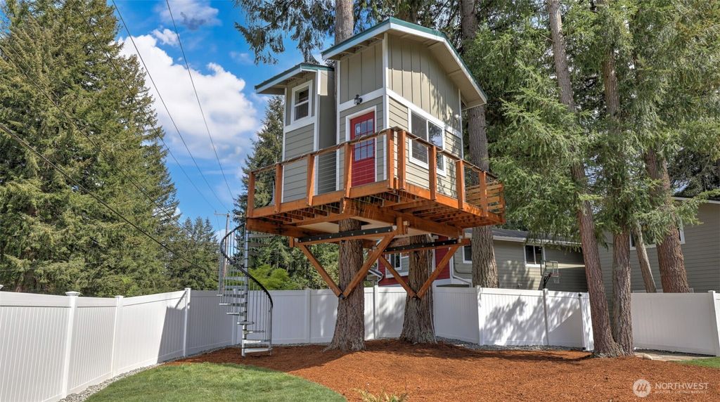Photo of 24749 SE 30th Street, Sammamish, WA 98075 (MLS # 2339516)