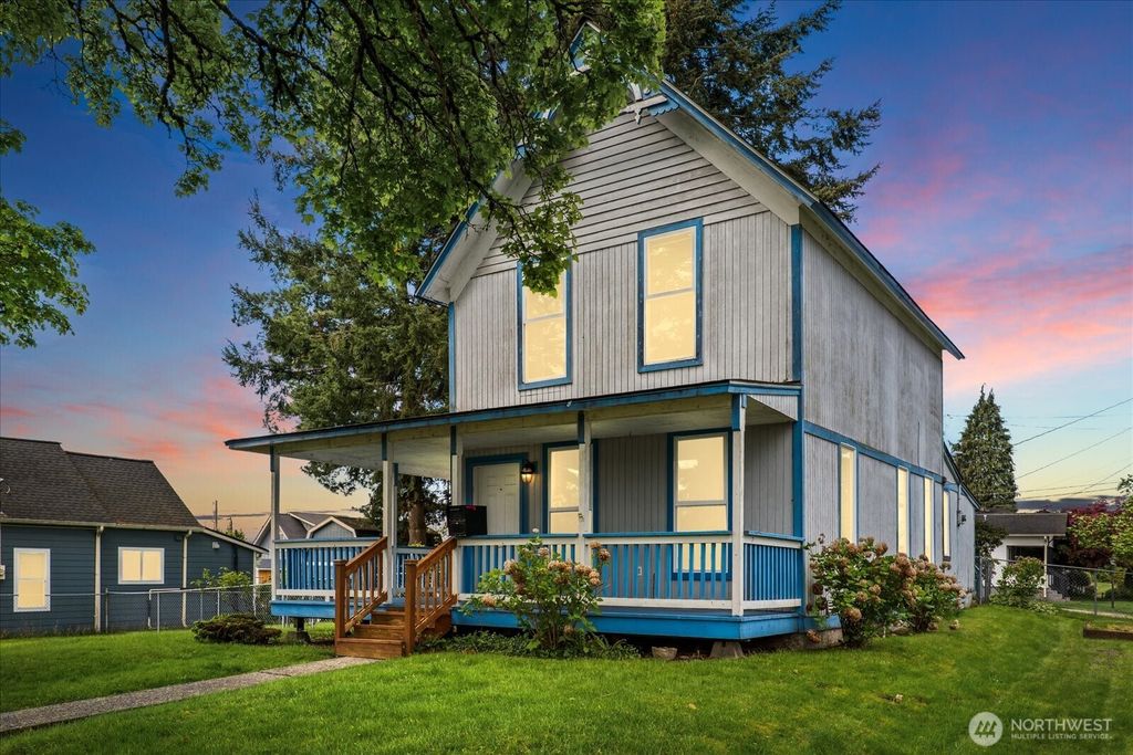 Photo of 2402 Cleveland Avenue, Everett, WA 98201 (MLS # 2366901)