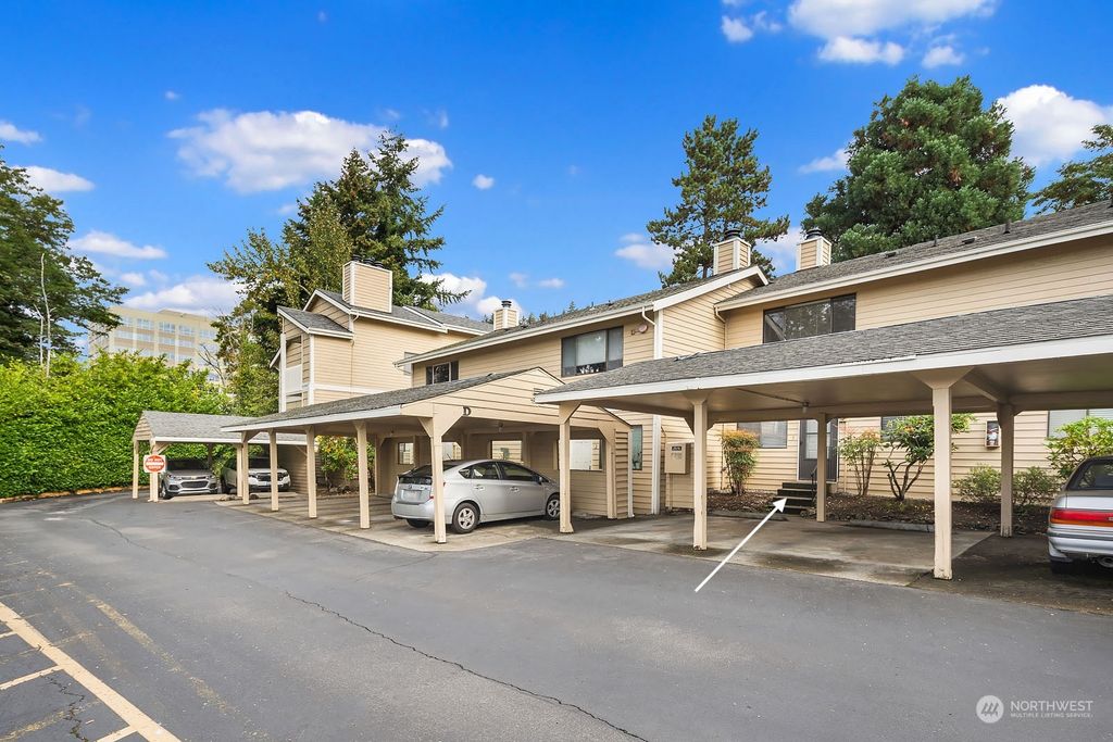 Photo of 12840 SE 40th Court #D3, Bellevue, WA 98006 (MLS # 2301183)