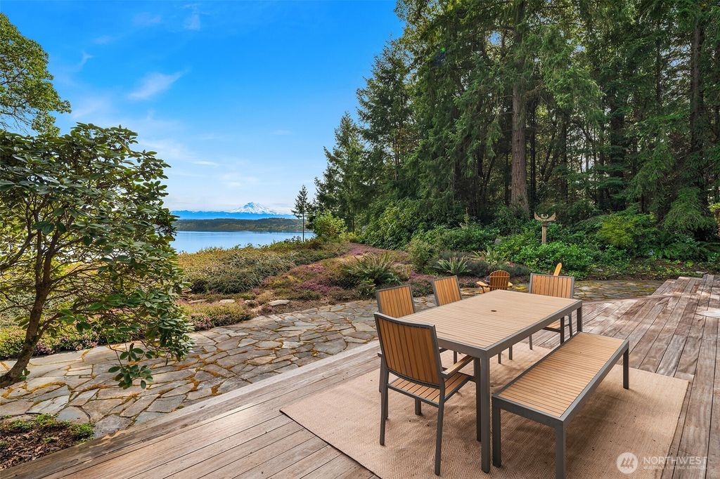 Photo of 28302 97th Avenue SW, Vashon, WA 98070 (MLS # 2470663)