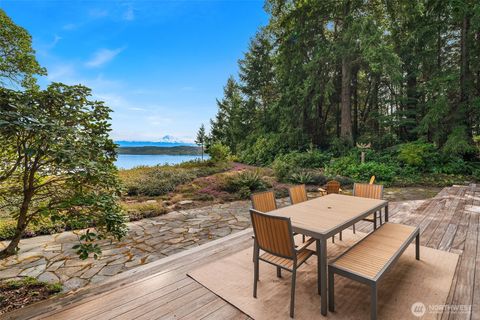 Photo of 28302 97th Avenue SW, Vashon, WA 98070 (MLS # 2470663)