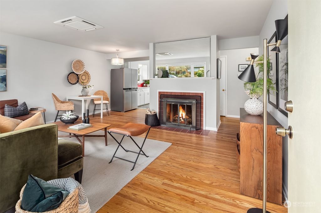 Photo of 339 NE 159th Street, Shoreline, WA 98155 (MLS # 2201595)
