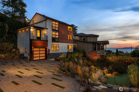 4527 W Raye Street Seattle WA 98199