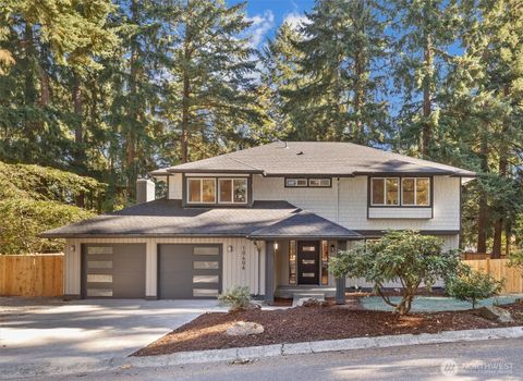 Photo of 10406 115th Place NE, Kirkland, WA 98033 (MLS # 2445643)