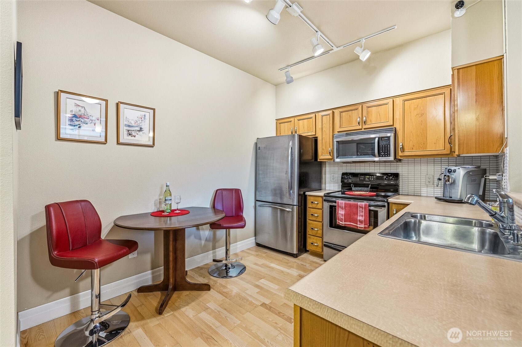 910 Harris Avenue 208