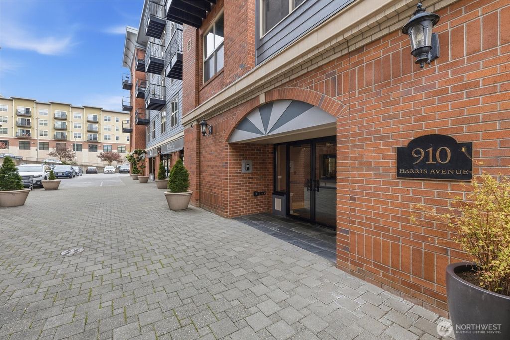 Photo of 910 Harris Avenue #208, Bellingham, WA 98225 (MLS # 2510266)
