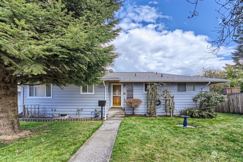 Photo of 3725 Federal Avenue, Everett, WA 98201 (MLS # 2049605)