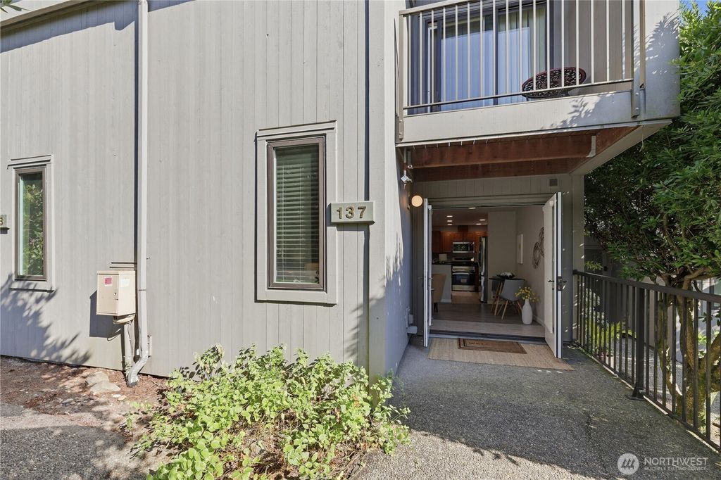 Photo of 13957 NE 60th Way #137, Redmond, WA 98052 (MLS # 2559814)