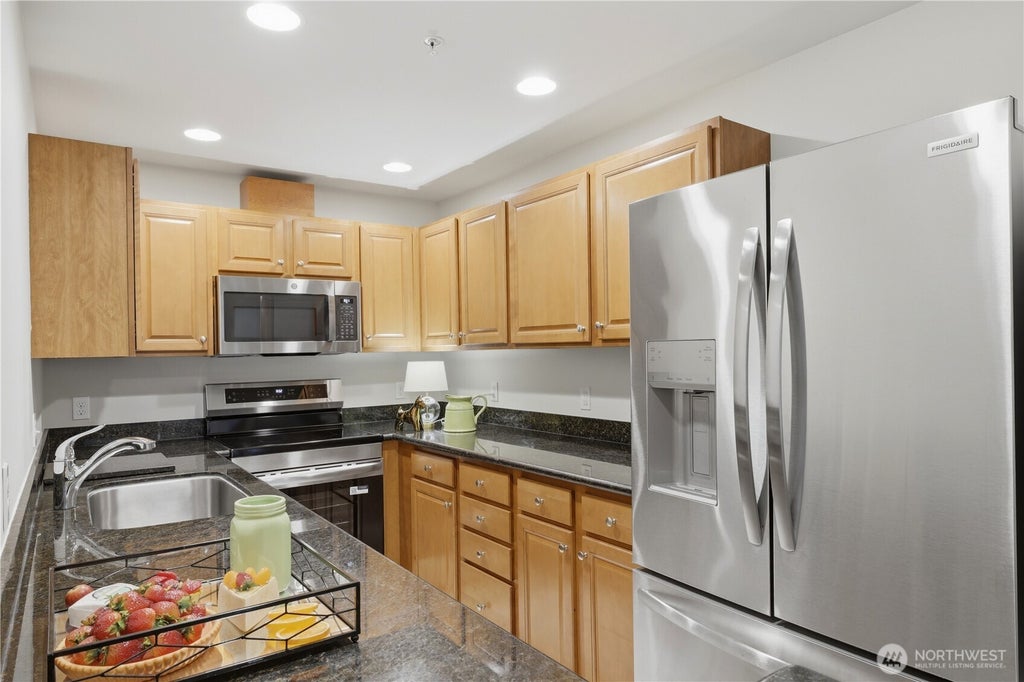 Photo of 13957 NE 60th Way #137, Redmond, WA 98052 (MLS # 2559814)