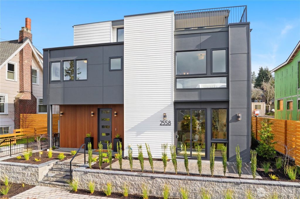 Photo of 2558 30th Avenue W, Seattle, WA 98199 (MLS # 2486936)