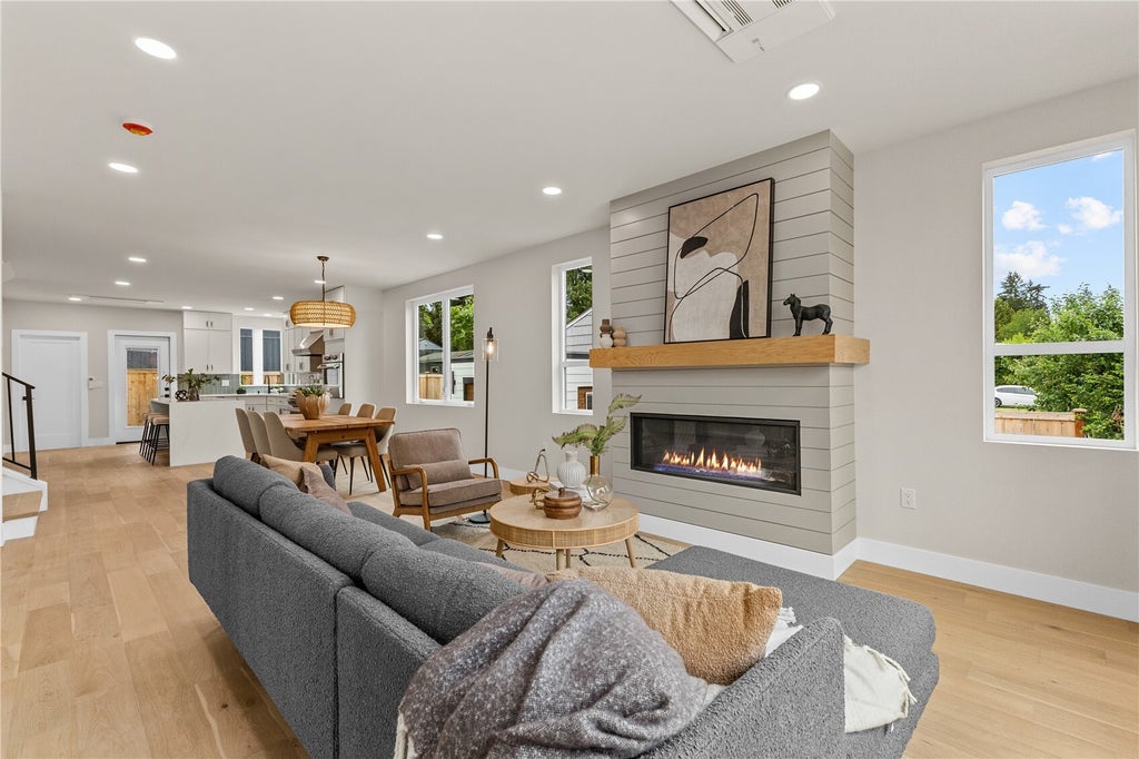 Photo of 11709 Roosevelt Way NE, Seattle, WA 98125 (MLS # 2595316)