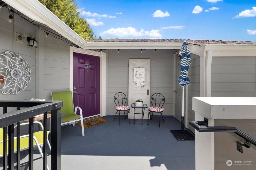 Photo of 3914 243rd Place SE #L401, Bothell, WA 98021 (MLS # 2146846)