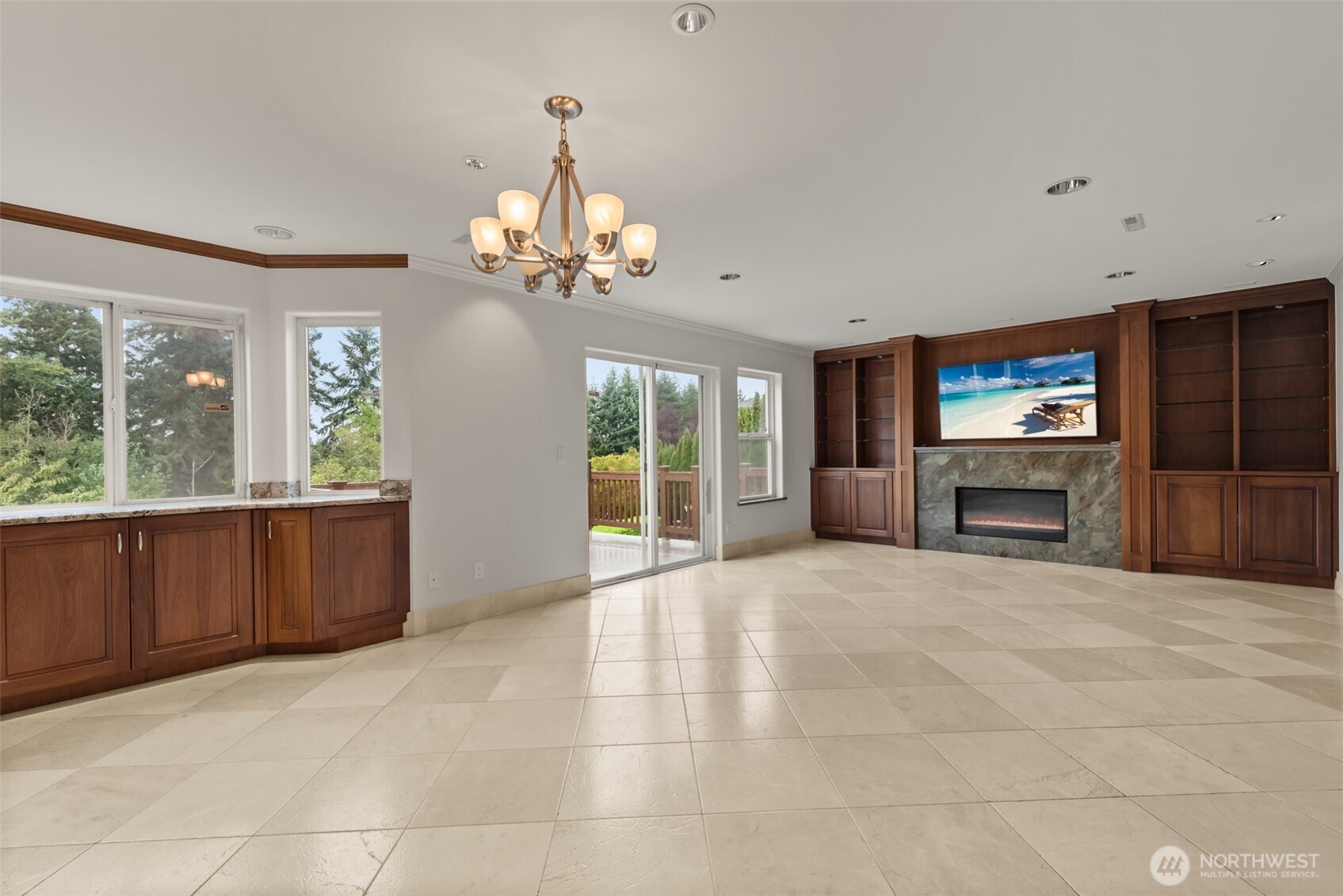 1932 S 370th Court