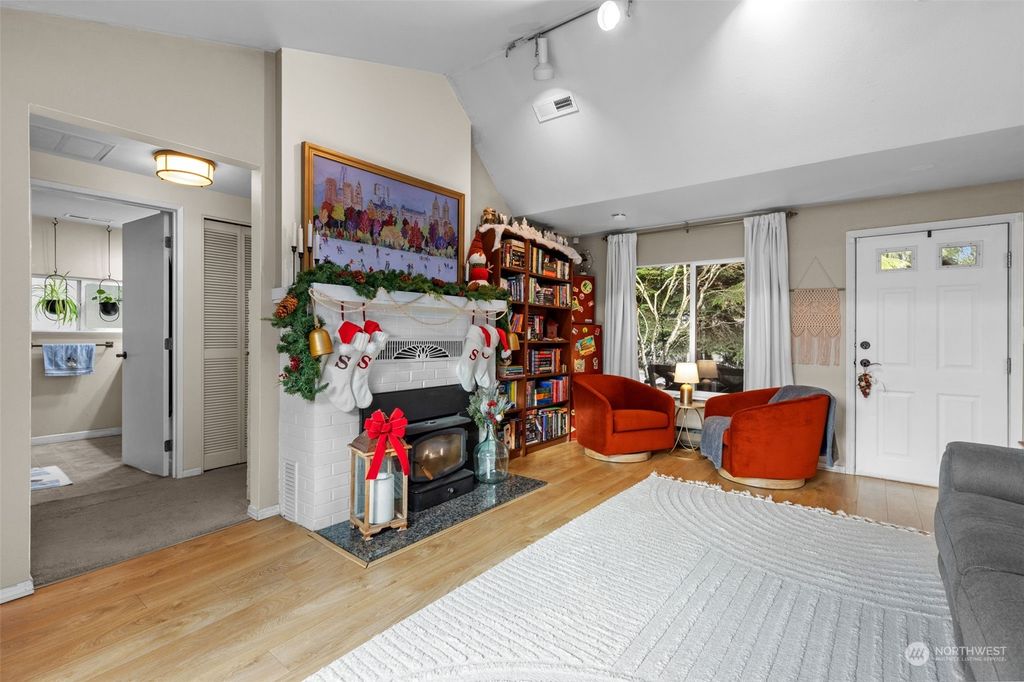 Photo of 1235 NE 130th Street, Seattle, WA 98125 (MLS # 2314411)